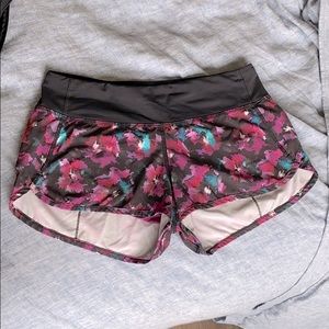 Lululemon shorts size 4